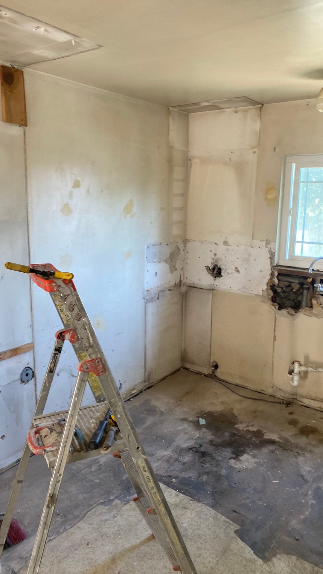 Los Angeles home interior before our cash purchase