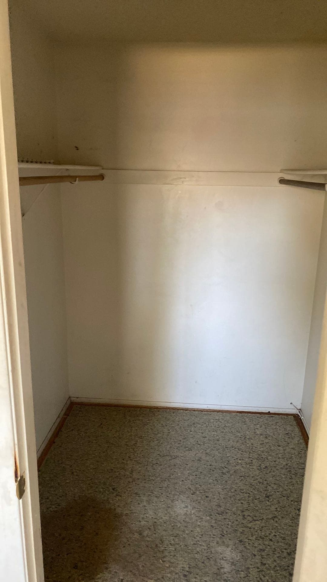 Property exterior before cash purchase in Glendale